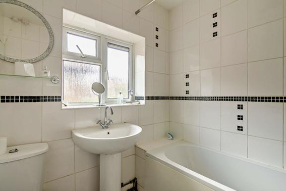 Shaftsbury Avenue, Doncaster — bathroom