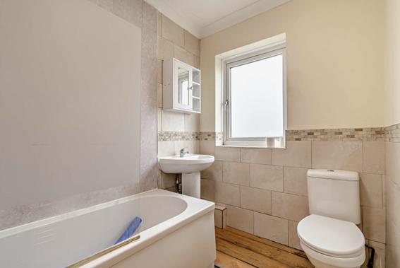 Wolverhampton Road West — bathroom