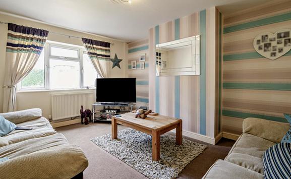 Shaftsbury Avenue, Doncaster — living room