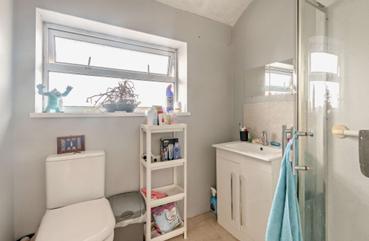 Toy Close, Stafford — bathroom