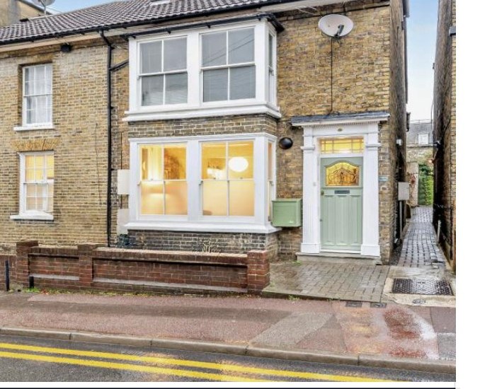 Maisonette (peppercorn lease) in Brewer Street, South East