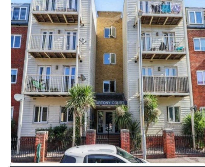 Apartment (leasehold) in Martony Court, South East